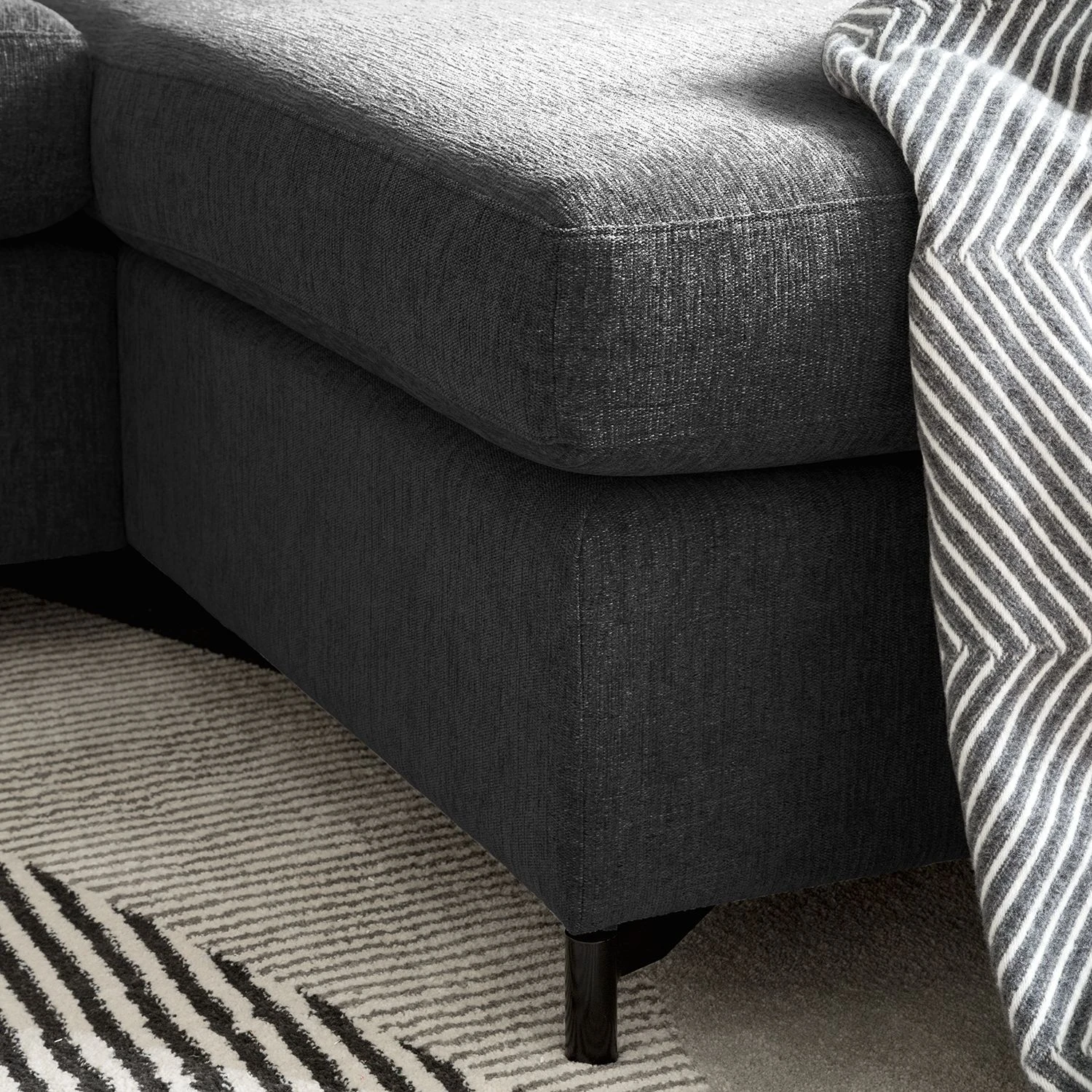 Fredriks Ecksofa Cipo I - Schwarz meliert - Longchair davorstehend rechts 12 Fredriks Ecksofa Cipo I - Schwarz meliert - Longchair davorstehend rechts – Bild 12