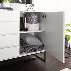 Fredriks Sideboard Zaddy II - Weiß 47 Fredriks Sideboard Zaddy II - Weiß -Wohnzimmermöbel boutique en ligne 1000134696 210426 15155200020 DETAILS P000000001000134696