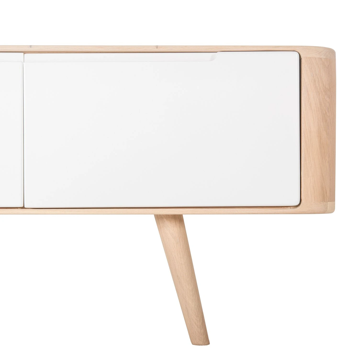 Studio Copenhagen TV-Lowboard Loca V - Wildeiche teilmassiv - Wildeiche hell geölt - Breite: 135 cm - Tiefe: 42 cm 9 Studio Copenhagen TV-Lowboard Loca V - Wildeiche teilmassiv - Wildeiche hell geölt - Breite: 135 cm - Tiefe: 42 cm – Bild 9