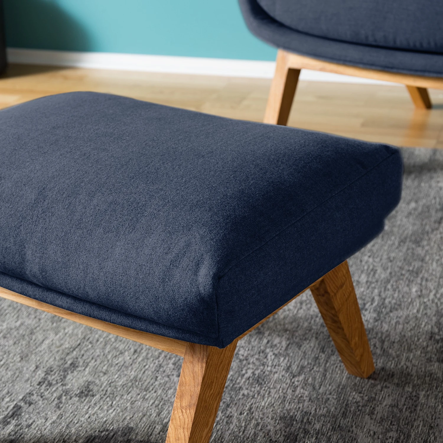 Studio Copenhagen Polsterhocker Garbo VII - Webstoff Milan: Dunkelblau - Eiche Dunkel 6 Studio Copenhagen Polsterhocker Garbo VII - Webstoff Milan: Dunkelblau - Eiche Dunkel – Bild 6