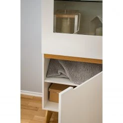 Mørteens Standvitrine Tenabo - Matt Weiß / Asteiche -Wohnzimmermöbel boutique en ligne 1000174303 200715 06263400013 DETAILS P000000001000174303