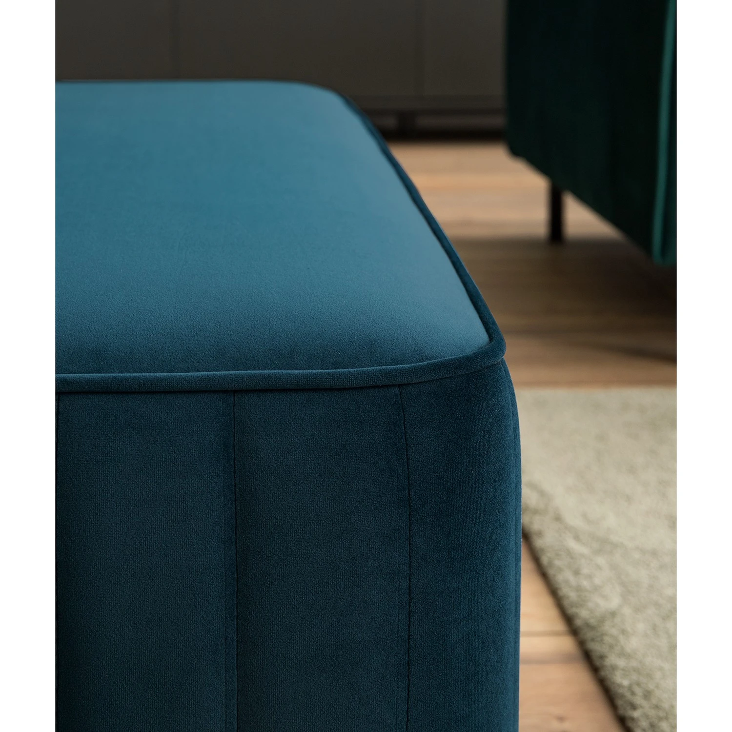 Jack & Alice Polsterhocker Raich I - Samt - Dunkelblau 6 Jack & Alice Polsterhocker Raich I - Samt - Dunkelblau – Bild 6