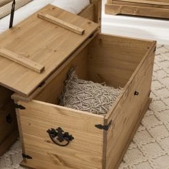 Maison Belfort Truhe Finca Rustica - Kiefer massiv - Kiefer Natur -Wohnzimmermöbel boutique en ligne 1000178021 200507 14113400006 DETAILS P000000001000178021