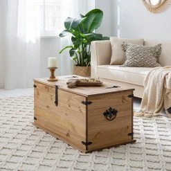 Maison Belfort Truhe Finca Rustica - Kiefer massiv - Kiefer Natur -Wohnzimmermöbel boutique en ligne 1000178021 200511 13523600001 MOOD DETAILS P000000001000178021 mood