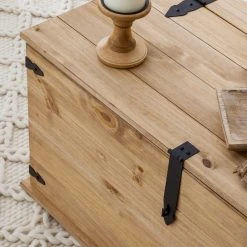 Maison Belfort Truhe Finca Rustica - Kiefer massiv - Kiefer Natur -Wohnzimmermöbel boutique en ligne 1000178021 200511 13523800003 DETAILS P000000001000178021