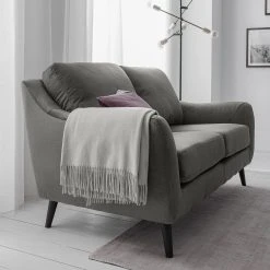 Jack & Alice Sofa Tennyson (2-Sitzer) - Samt - Grau 17 Jack & Alice Sofa Tennyson (2-Sitzer) - Samt - Grau -Wohnzimmermöbel boutique en ligne 1000180141 201030 05551700021 MOOD DETAILS P000000001000180141 mood