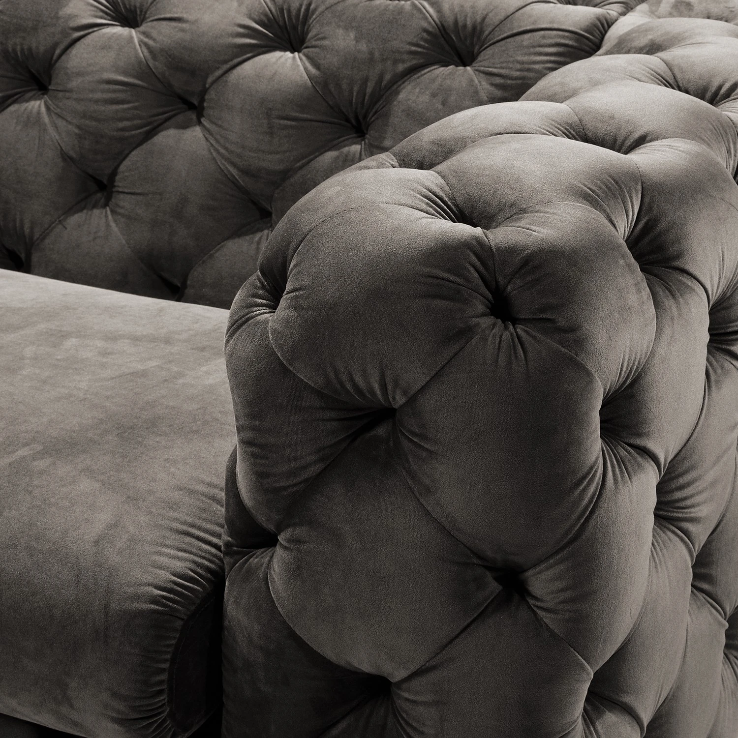 Jack & Alice Sofa Leominster II (3-Sitzer) - Samt Fosca: Dunkelgrau 7 Jack & Alice Sofa Leominster II (3-Sitzer) - Samt Fosca: Dunkelgrau – Bild 7