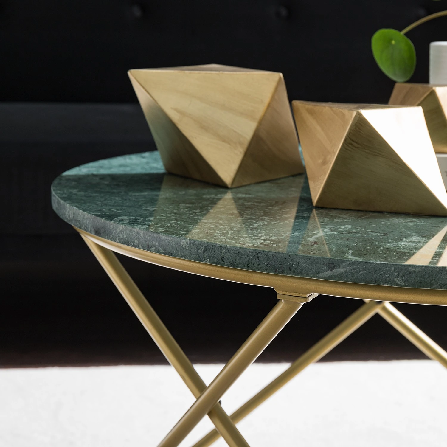 Studio Copenhagen Couchtisch Menou II - Marmor / Metall - Grün / Gold 7 Studio Copenhagen Couchtisch Menou II - Marmor / Metall - Grün / Gold – Bild 7