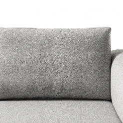 Studio Copenhagen Wohnlandschaft COSO Classic+ - Webstoff Inze: Hellgrau - Longchair davorstehend rechts / Ottomane links - Bettkasten - Chrom glänzend 50 Studio Copenhagen Wohnlandschaft COSO Classic+ - Webstoff Inze: Hellgrau - Longchair davorstehend rechts / Ottomane links - Bettkasten - Chrom glänzend -Wohnzimmermöbel boutique en ligne 1000212027 200811 17104301676 DETAILS P000000001000212027