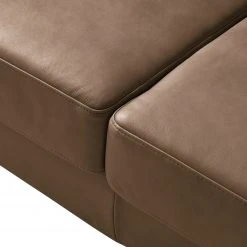 Studio Copenhagen Ecksofa COSO Classic+ mit Ottomane - Echtleder Taru: Nougat - Breite: 245 cm - Ottomane davorstehend rechts - Bettkasten - Eiche Dunkel -Wohnzimmermöbel boutique en ligne 1000212869 200825 13330100564 DETAILS P000000001000212869
