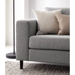 Studio Copenhagen 3-Sitzer Sofa COSO Classic - Webstoff Milan: Hellgrau - Buche -Wohnzimmermöbel boutique en ligne 1000212980 201023 11040500009 DETAILS P000000001000212980