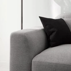 Studio Copenhagen Sofa Berrie (3-Sitzer) - Webstoff Milan: Hellgrau 41 Studio Copenhagen Sofa Berrie (3-Sitzer) - Webstoff Milan: Hellgrau -Wohnzimmermöbel boutique en ligne 1000217043 210208 16100500005 DETAILS P000000001000217043