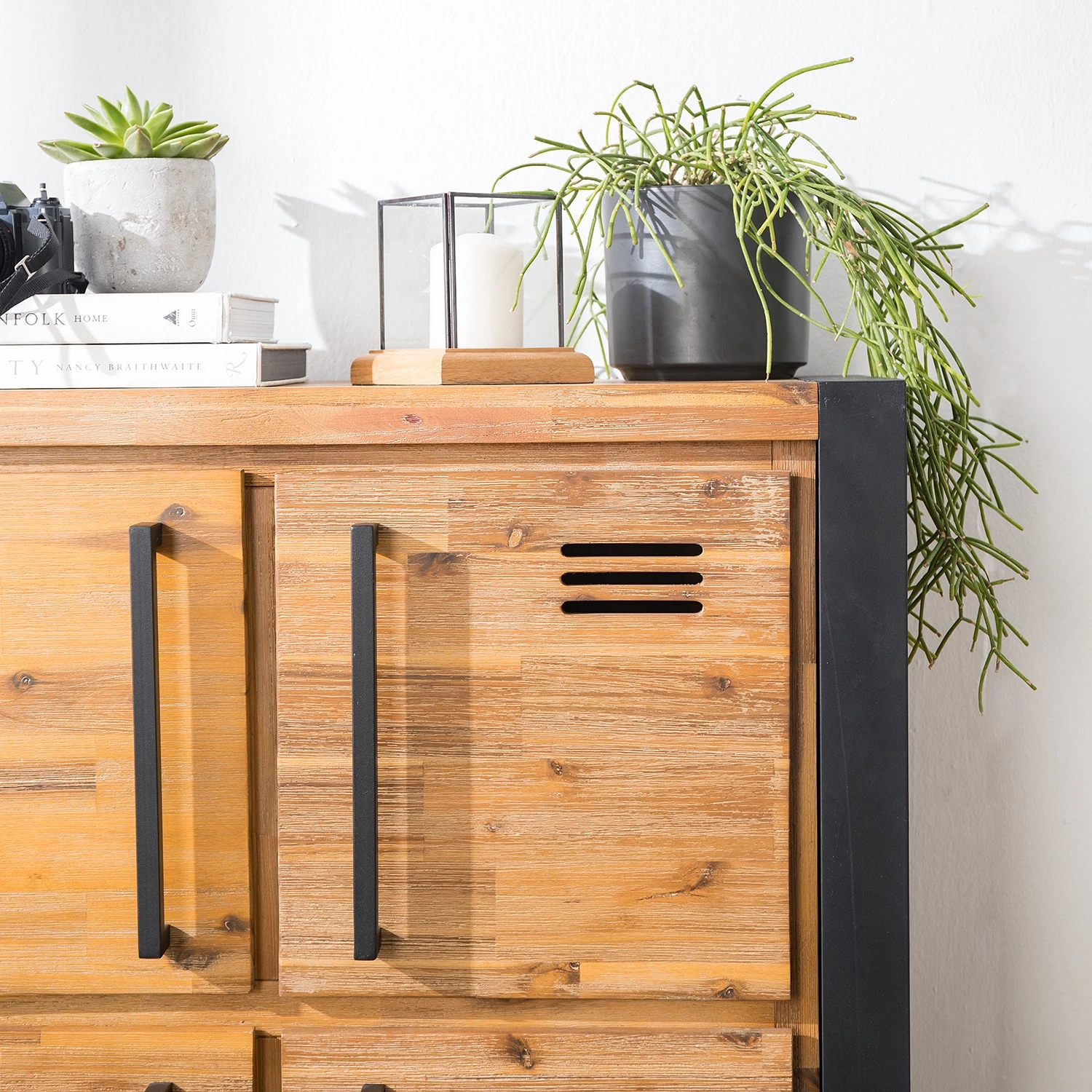 Ars manufacti Higboard Urban Industry I - Akazie teilmassiv / Metall - Akazie / Schwarz 7 Ars manufacti Higboard Urban Industry I - Akazie teilmassiv / Metall - Akazie / Schwarz – Bild 7