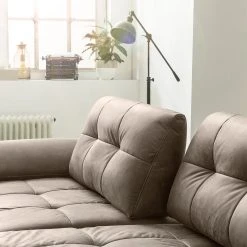 Fredriks Ecksofa Linville - Microfaser Torne: Havanna - Breite: 258 cm - Longchair davorstehend rechts - Ohne Kopfstütze -Wohnzimmermöbel boutique en ligne 1000225326 210305 12315801396 DETAILS P000000001000225326