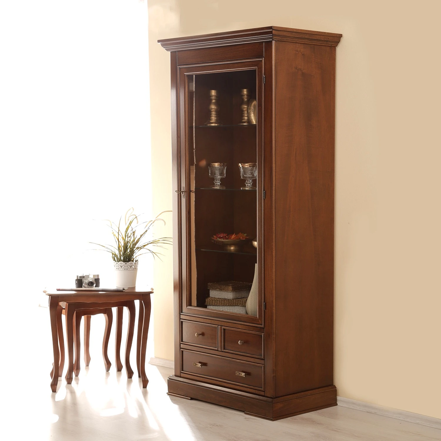 Ridgevalley Standvitrine Brieux - Tulpenbaum teilmassiv - Tulpenbaum Antik 2 Ridgevalley Standvitrine Brieux - Tulpenbaum teilmassiv - Tulpenbaum Antik – Bild 2