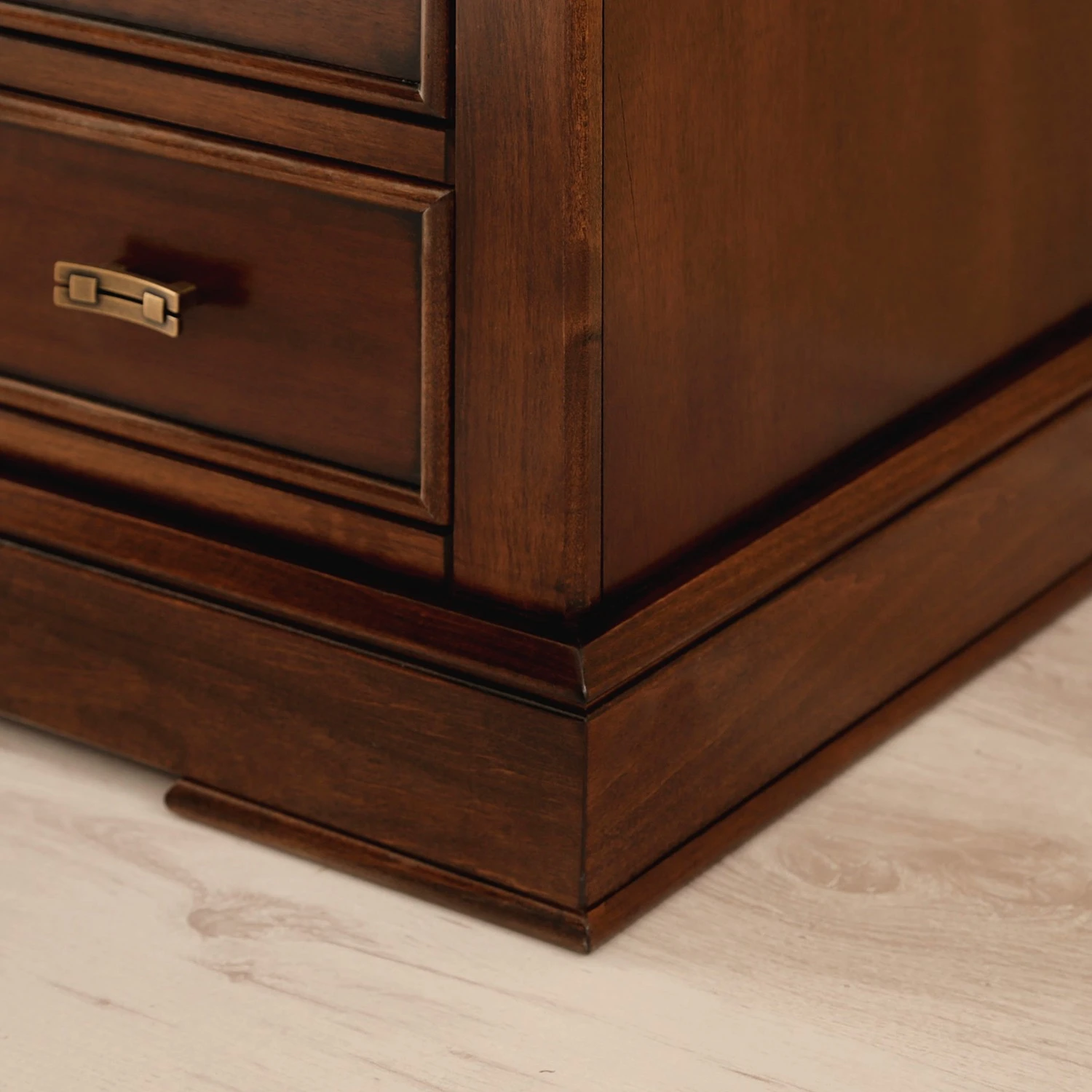 Ridgevalley Standvitrine Brieux - Tulpenbaum teilmassiv - Tulpenbaum Antik 7 Ridgevalley Standvitrine Brieux - Tulpenbaum teilmassiv - Tulpenbaum Antik – Bild 7