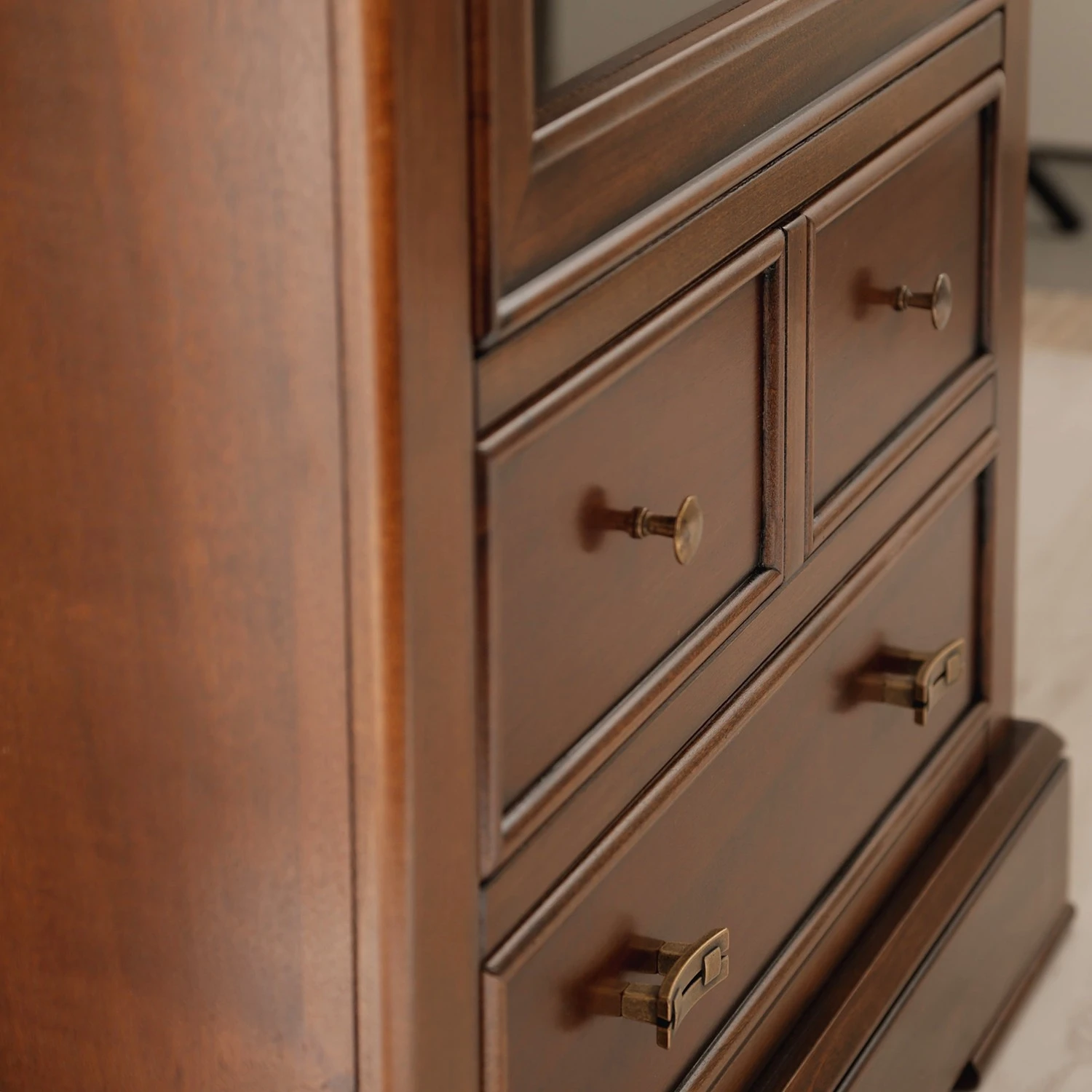 Ridgevalley Standvitrine Brieux - Tulpenbaum teilmassiv - Tulpenbaum Antik 10 Ridgevalley Standvitrine Brieux - Tulpenbaum teilmassiv - Tulpenbaum Antik – Bild 10