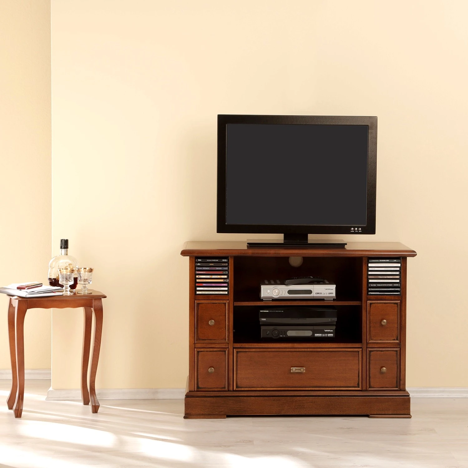 Ridgevalley TV-Lowboard Brieux II - Tulpenbaum teilmassiv - Tulpenbaum Antik 3 Ridgevalley TV-Lowboard Brieux II - Tulpenbaum teilmassiv - Tulpenbaum Antik – Bild 3