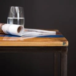 Wolf-Möbel Epoxidharz-Beistelltisch Tarnac - Harz / Metall - Blau -Wohnzimmermöbel boutique en ligne 1000243170 220617 023 MOOD DETAILS P000000001000243170 mood