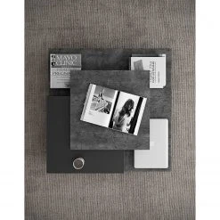 Temahome Couchtisch Slate - Beton Dekor / Schwarz 9 Temahome Couchtisch Slate - Beton Dekor / Schwarz -Wohnzimmermöbel boutique en ligne 1000255995 210331 14490200194 MOOD DETAILS P000000001000255995 mood