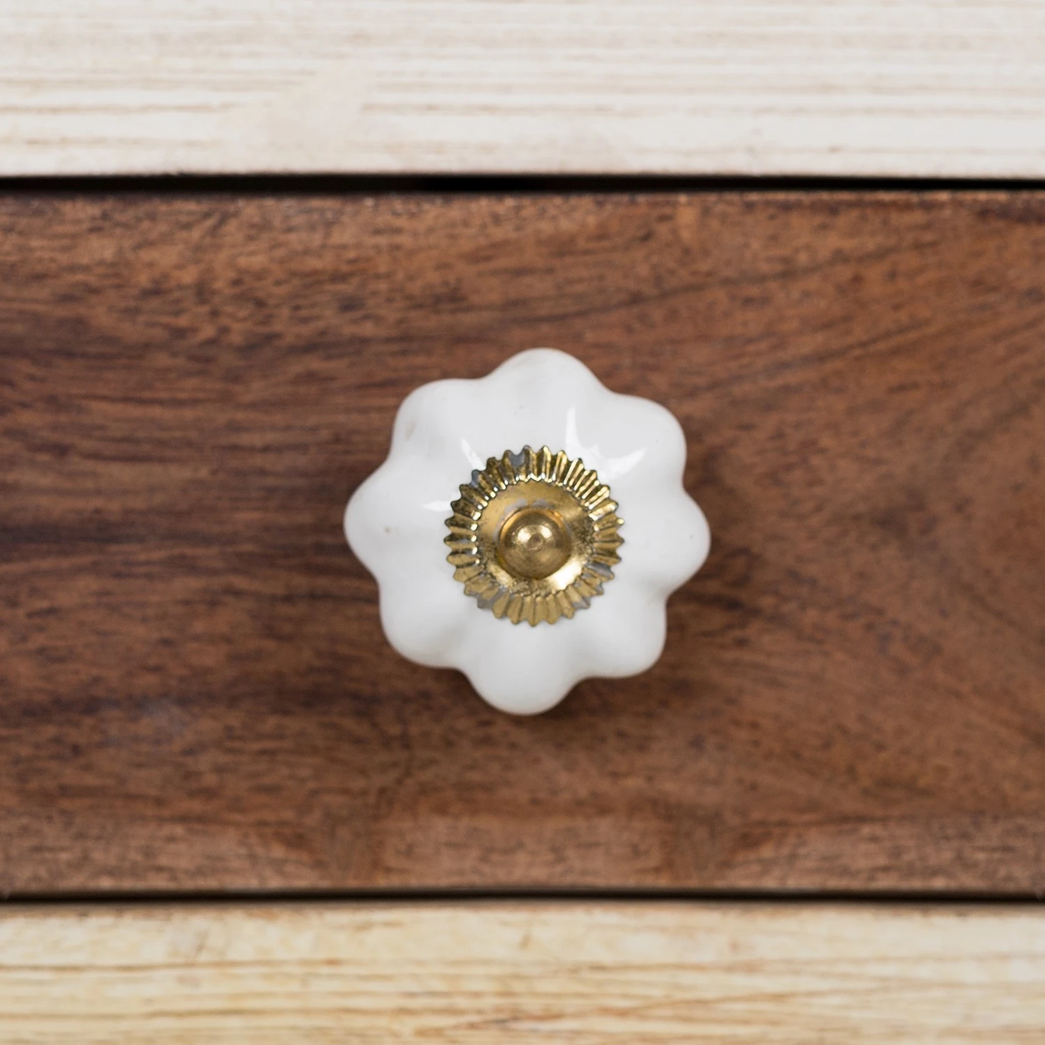 Wolf-Möbel Beistelltisch Maison - Akazie massiv - Akazie Stone / Antik Weiß - Höhe: 60 cm 9 Wolf-Möbel Beistelltisch Maison - Akazie massiv - Akazie Stone / Antik Weiß - Höhe: 60 cm – Bild 9