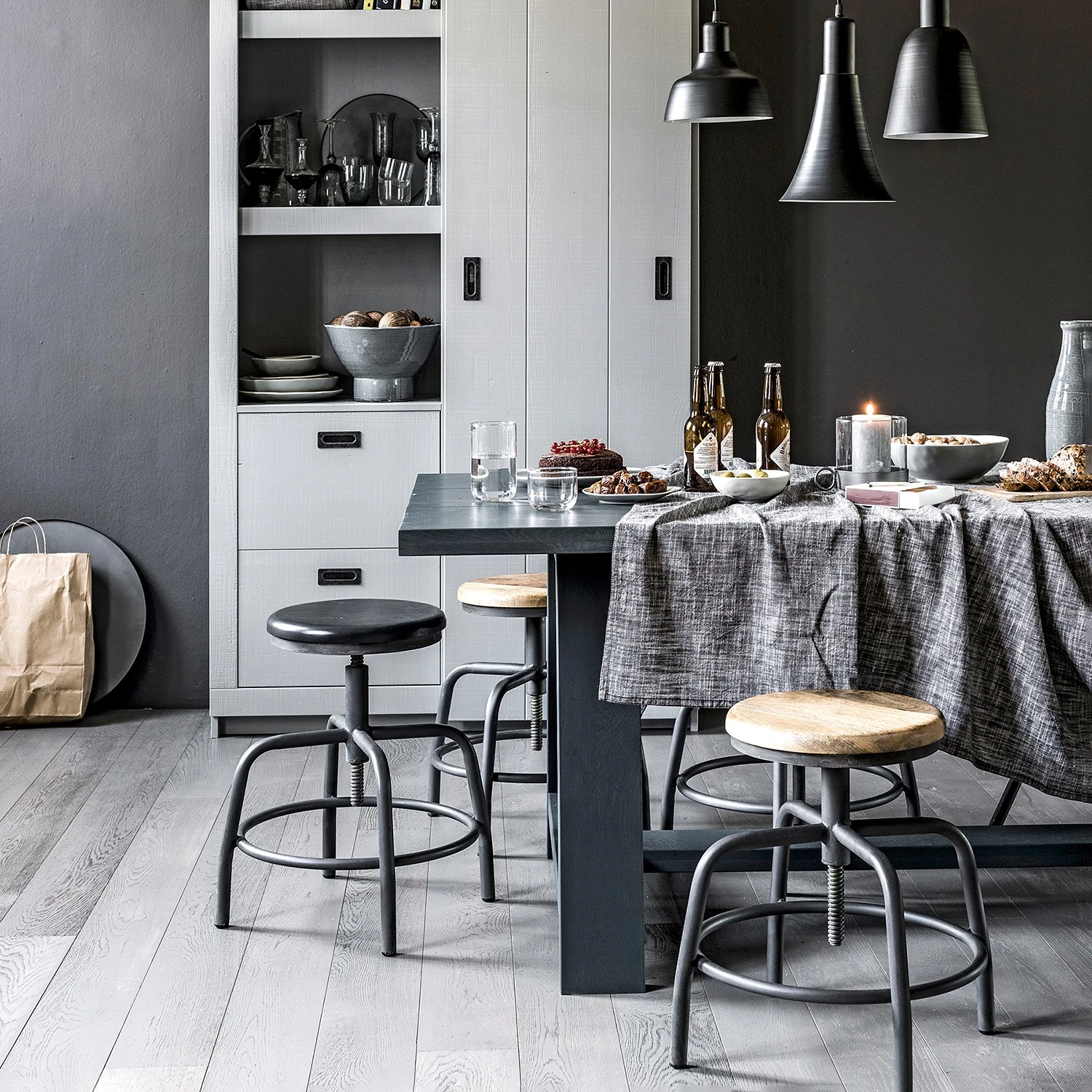 Red Living Sitzhocker Barry - Mango massiv / Metall - Mango / Grau 3 Red Living Sitzhocker Barry - Mango massiv / Metall - Mango / Grau – Bild 3