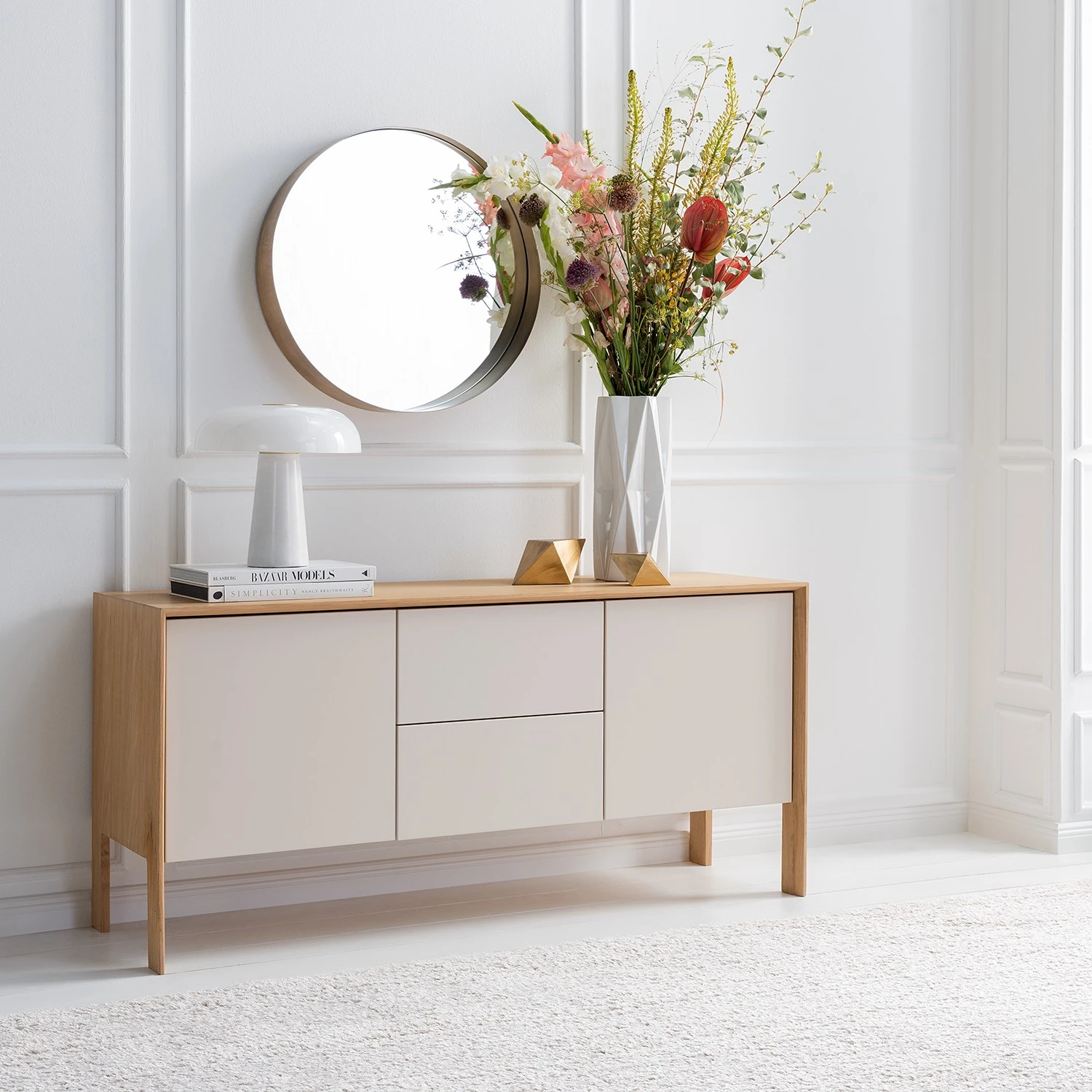 Studio Copenhagen Sideboard Maayka I - Eiche teilmassiv - Mushroom Creme / Eiche Hell 2 Studio Copenhagen Sideboard Maayka I - Eiche teilmassiv - Mushroom Creme / Eiche Hell – Bild 2