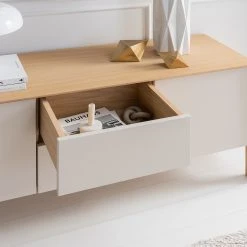 Studio Copenhagen Sideboard Maayka I - Eiche teilmassiv - Mushroom Creme / Eiche Hell 25 Studio Copenhagen Sideboard Maayka I - Eiche teilmassiv - Mushroom Creme / Eiche Hell -Wohnzimmermöbel boutique en ligne 1000277378 220905 023 MOOD DETAILS P000000001000277378 mood