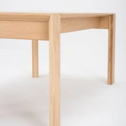 Studio Copenhagen Couchtisch Maayka - Eiche teilmassiv - Eiche Hell - Breite: 110 cm -Wohnzimmermöbel boutique en ligne 1000277380 211012 153648000124 DETAILS P000000001000277380