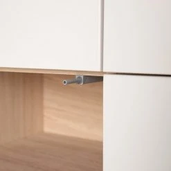 Studio Copenhagen Sideboard Maayka III - Eiche teilmassiv - Mushroom Creme / Eiche Hell 19 Studio Copenhagen Sideboard Maayka III - Eiche teilmassiv - Mushroom Creme / Eiche Hell -Wohnzimmermöbel boutique en ligne 1000300841 220803 035 DETAILS P000000001000300841