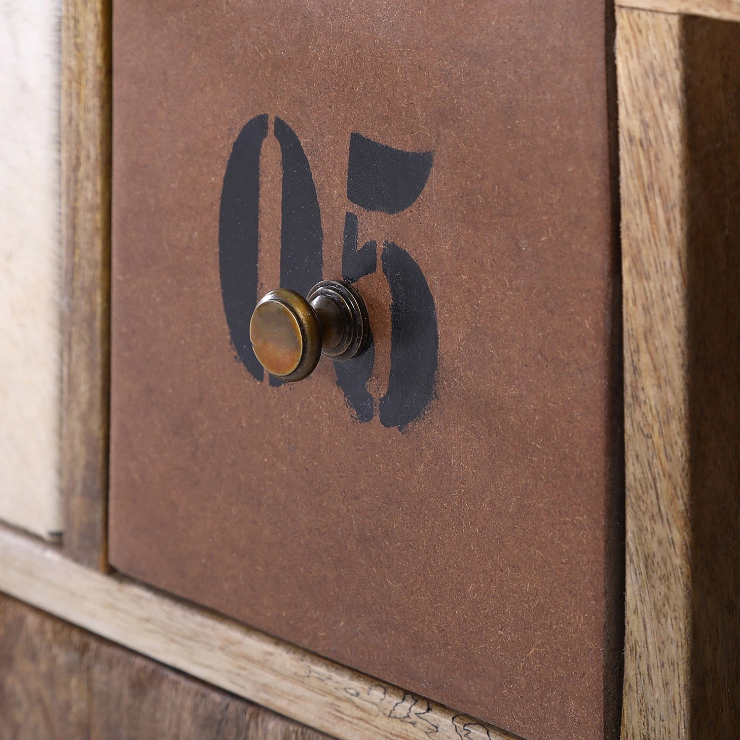 Red Living Kommode Vallentuna - Mango massiv / Metall - Mango / Schwarz 8 Red Living Kommode Vallentuna - Mango massiv / Metall - Mango / Schwarz – Bild 8