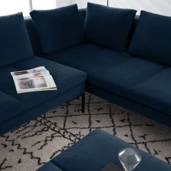 Studio Copenhagen Ecksofa Madison II - Samt - Samt Shyla: Dunkelblau - Ecke davorstehend links -Wohnzimmermöbel boutique en ligne ecksofa madison ii samt 3 sitzer davorstehend links stoff shyla dunkelblau 5169468