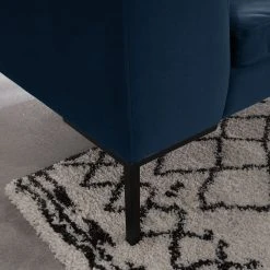 Studio Copenhagen Ecksofa Madison II - Samt - Samt Shyla: Dunkelblau - Ecke davorstehend links -Wohnzimmermöbel boutique en ligne ecksofa madison ii samt 3 sitzer davorstehend links stoff shyla dunkelblau 5169472