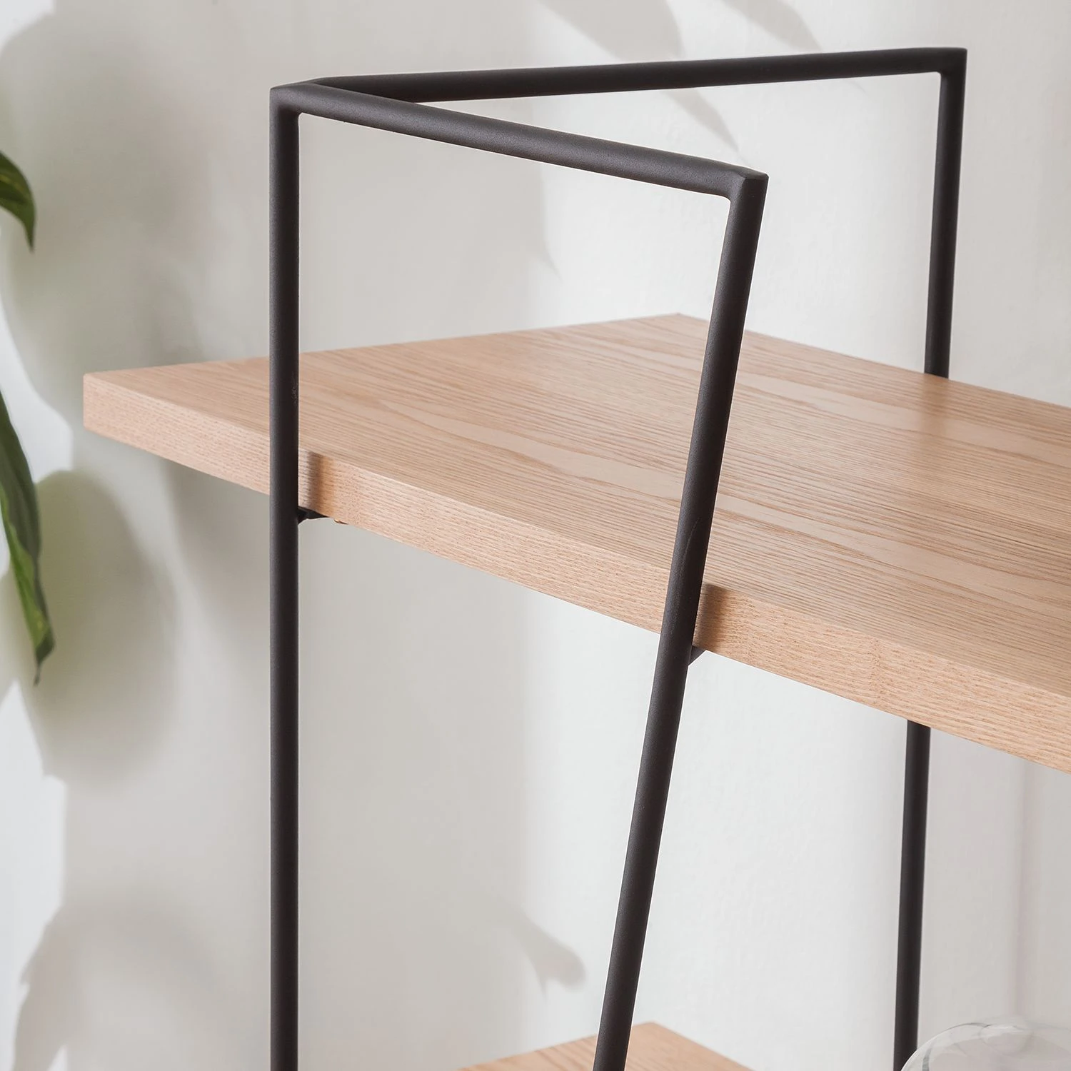 Studio Copenhagen Regal Anadyr - Schwarz / Esche 8 Studio Copenhagen Regal Anadyr - Schwarz / Esche – Bild 8