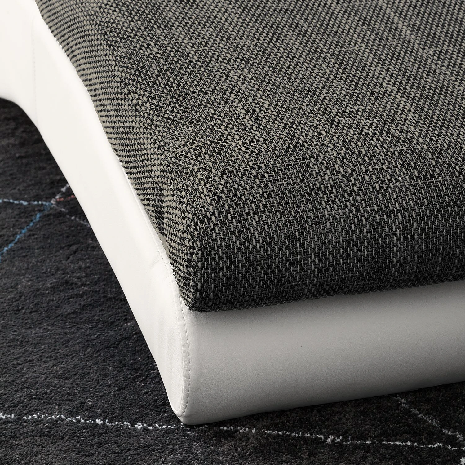 Roomscape Relaxliege Carson - Kunstleder Weiß/Strukturstoff Hellgrau 10 Roomscape Relaxliege Carson - Kunstleder Weiß/Strukturstoff Hellgrau – Bild 10